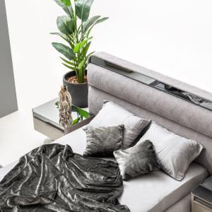 300-300-2a5bd358-0392-4a53-bea5-4bf44d381db9-jpg